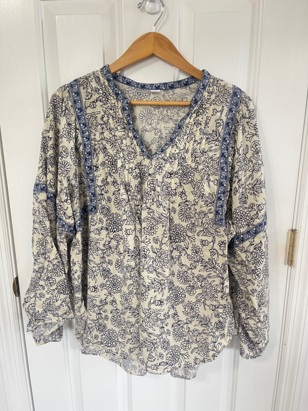 Old Navy Women Size XL Ivory V Neck Cotton Relaxed Peasant Boho Top Blouse